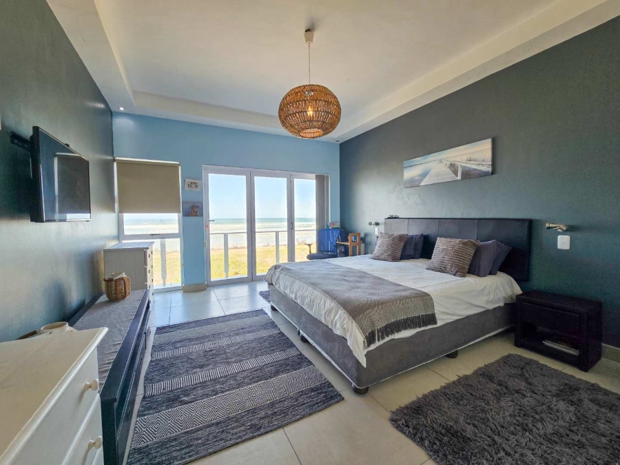 6 Bedroom Property for Sale in Stilbaai Oos Western Cape